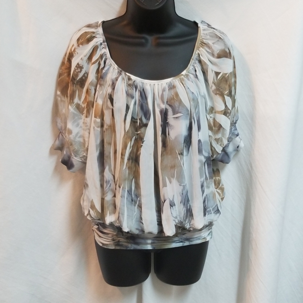 🍒 3 for $15! Scoop neck top by Yu're